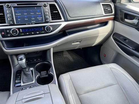 Used 2016 Toyota Highlander Limited Platinum AWD/4WD image 34