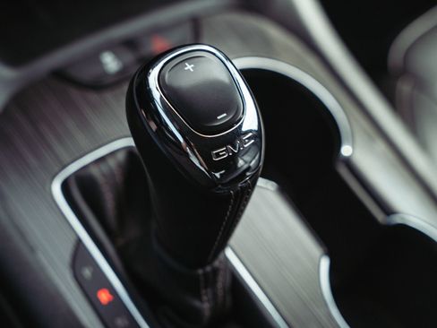 Used 2019 GMC Acadia SLT AWD/4WD image 32