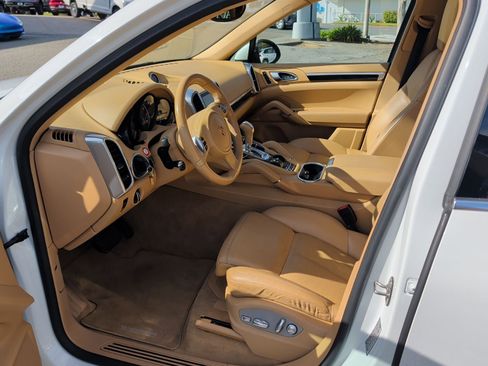 Used 2014 Porsche Cayenne image 11