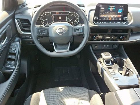 Used 2026 Nissan Rogue SV FWD image 11