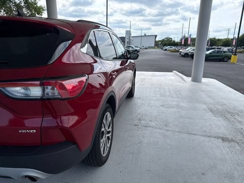 Used 2022 Ford Escape SEL AWD/4WD image 3
