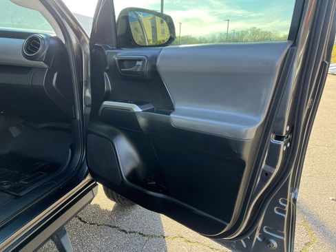 Certified 2022 Toyota Tacoma SR5 w/ Technology Package image 31
