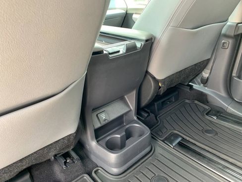 Used 2024 Toyota Sienna XLE w/ XLE Plus Package AWD/4WD image 15