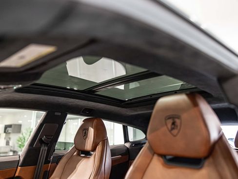 Used 2020 Lamborghini Urus AWD/4WD image 18