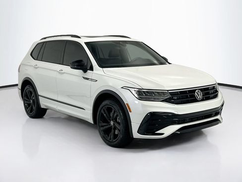 Used 2024 Volkswagen Tiguan SE R-Line FWD image 3