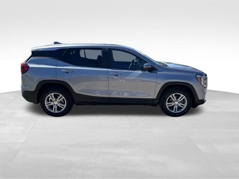 Used 2023 GMC Terrain SLE w/ LPO, Floor Liner Package FWD image 8