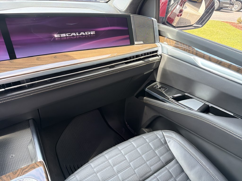 Certified 2026 Cadillac Escalade ESV Platinum Sport w/ LPO, ONYX Package AWD/4WD image 21