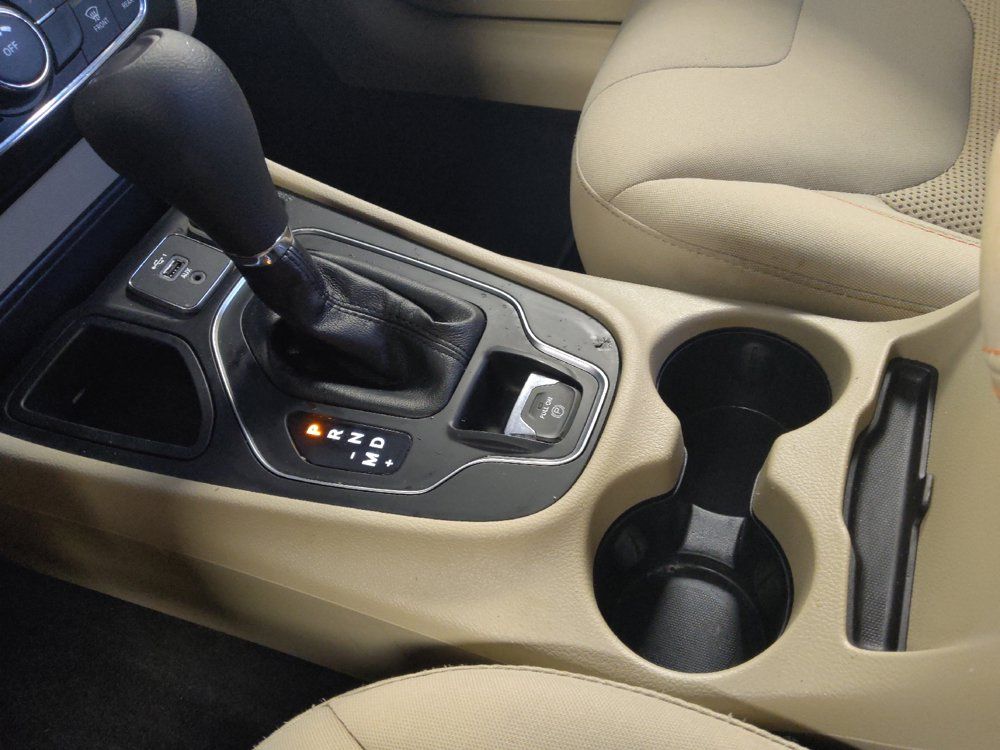 Used 2021 Jeep Cherokee Latitude FWD image 26
