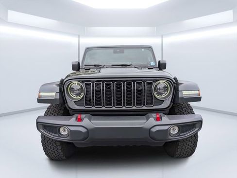 Used 2025 Jeep Wrangler Unlimited Rubicon w/ Convenience Group AWD/4WD image 8