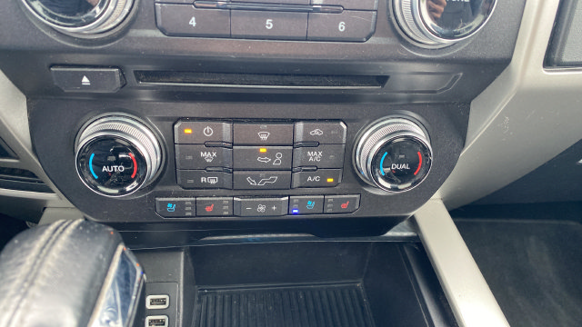 Used 2018 Ford F150 Lariat w/ Equipment Group 502A Luxury AWD/4WD image 19