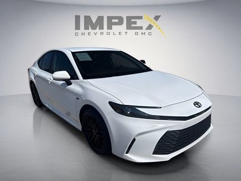 Used 2025 Toyota Camry LE w/ Convenience Package FWD image 7