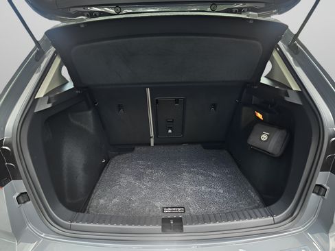 Used 2022 Volkswagen Taos SE w/ Panoramic Sunroof Package FWD image 25