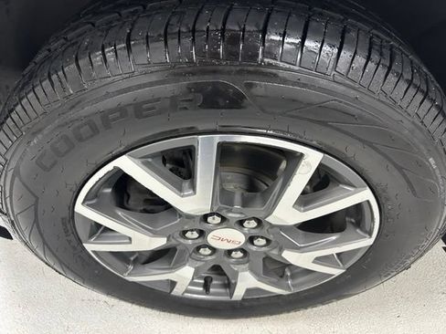 Used 2023 GMC Acadia SLE w/ Driver Convenience Package AWD/4WD image 9