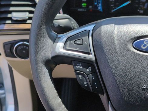 Used 2013 Ford Fusion SE FWD image 19