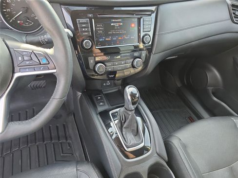 Used 2020 Nissan Rogue SL AWD/4WD image 28