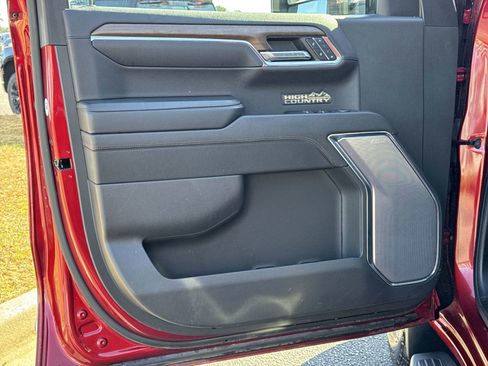 Used 2023 Chevrolet Silverado 1500 High Country w/ Technology Package image 13