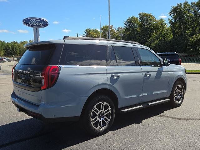 Certified 2025 Ford Expedition Active AWD/4WD image 3