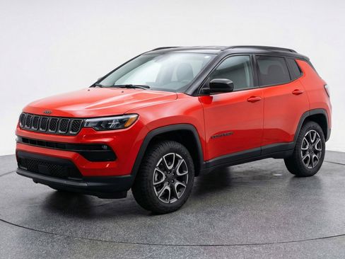 Used 2025 Jeep Compass Trailhawk image 3