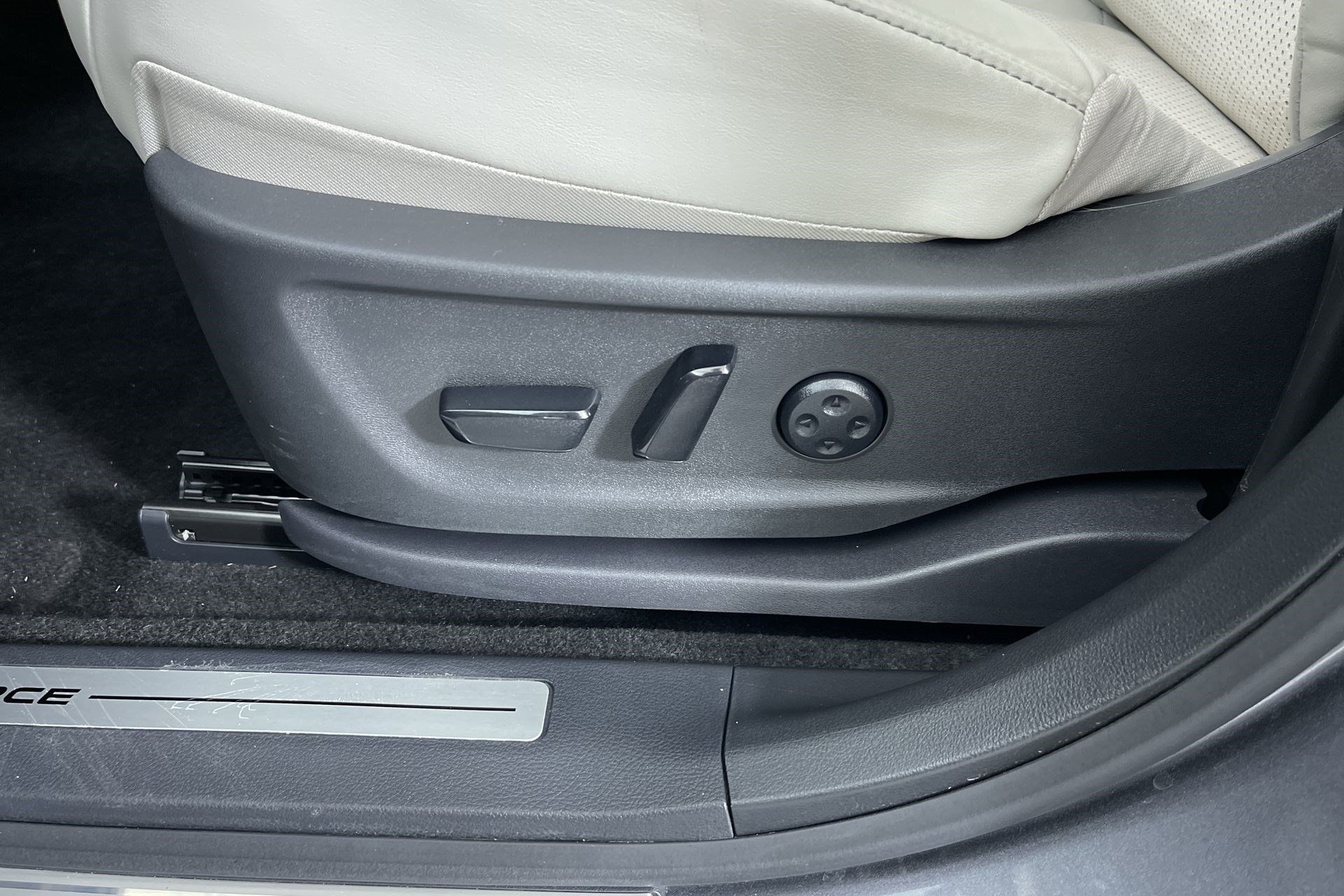 Certified 2024 Nissan Ariya AWD image 13