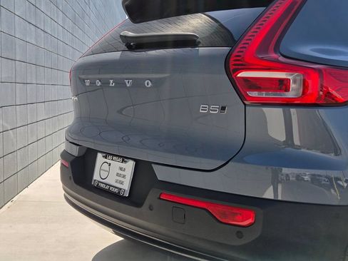 Used 2023 Volvo XC40 B5 Ultimate w/ Climate Package AWD/4WD image 11