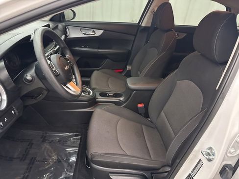 Used 2023 Kia Forte LXS w/ LXS Technology Package image 5