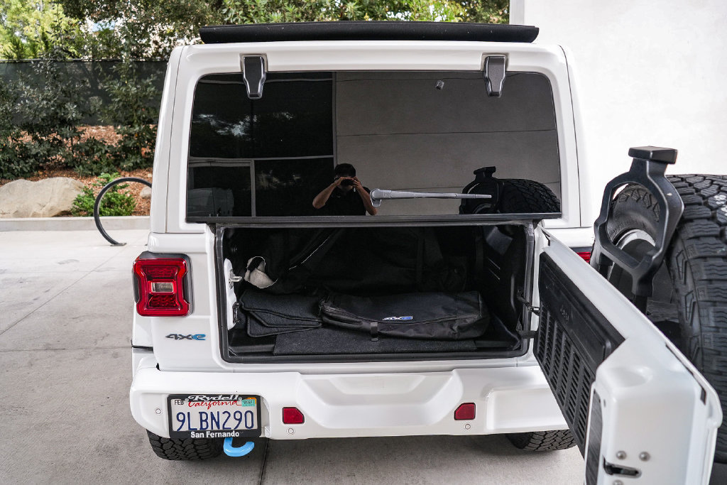 Used 2024 Jeep Wrangler High Altitude AWD/4WD image 22