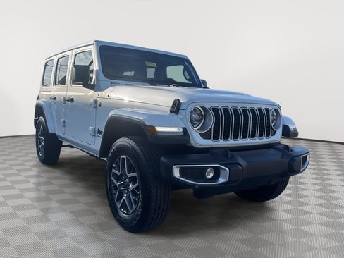 Used 2025 Jeep Wrangler Unlimited Sahara AWD/4WD image 3