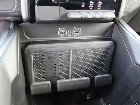 Used 2025 RAM 1500 Big Horn AWD/4WD image 9