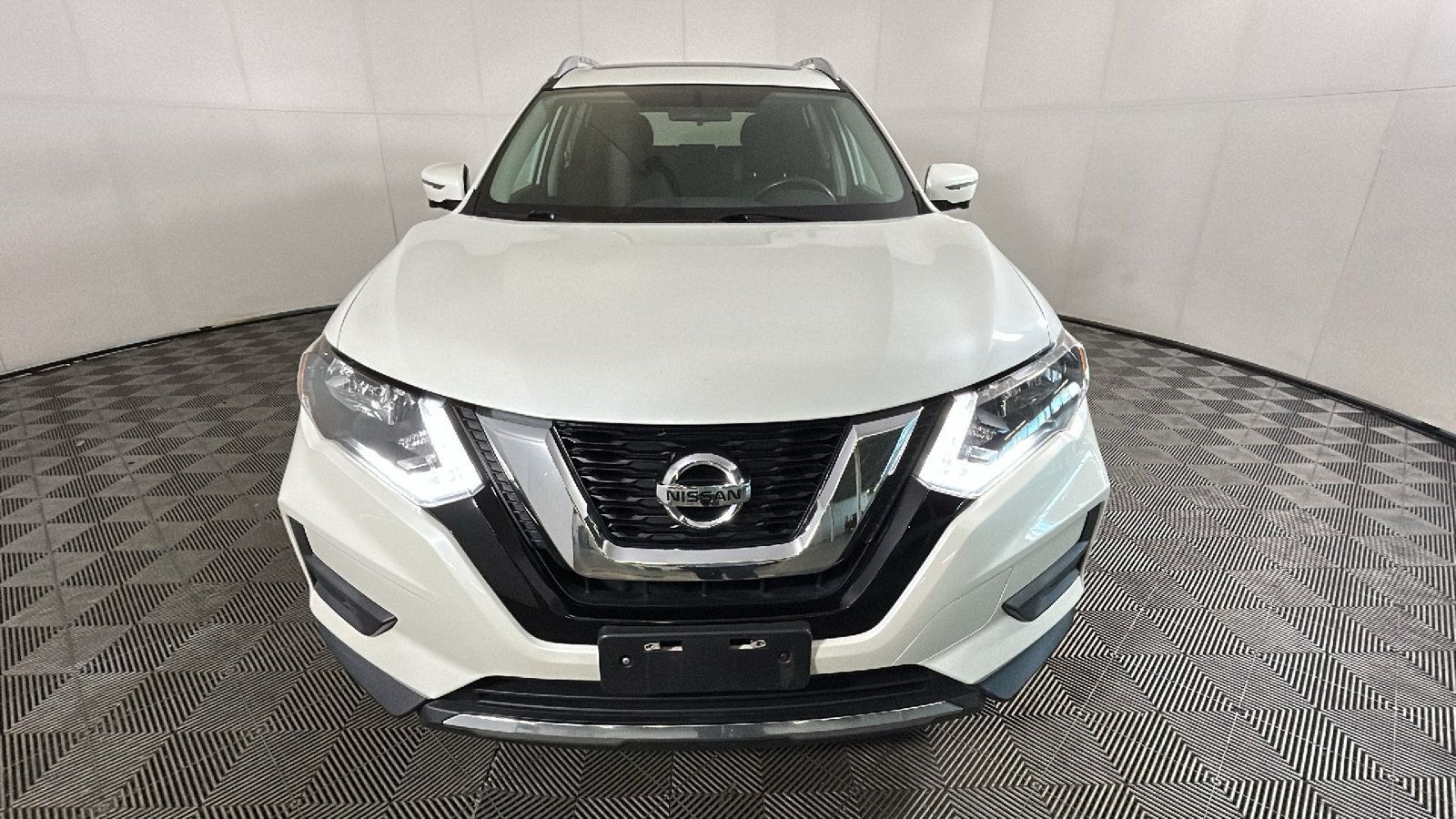 Used 2017 Nissan Rogue SV AWD/4WD image 9