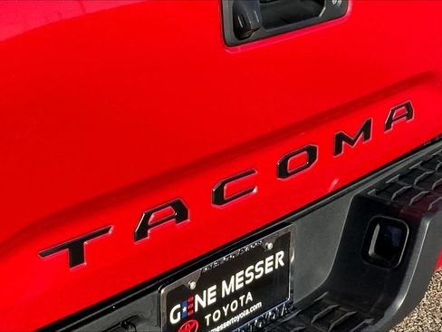 Used 2018 Toyota Tacoma SR w/ SR Convenience Package AWD/4WD image 31