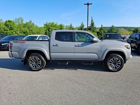 Used 2021 Toyota Tacoma TRD Sport w/ TRD Premium Sport Package AWD/4WD image 7