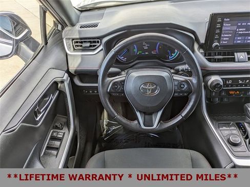 Used 2022 Toyota RAV4 SE image 18