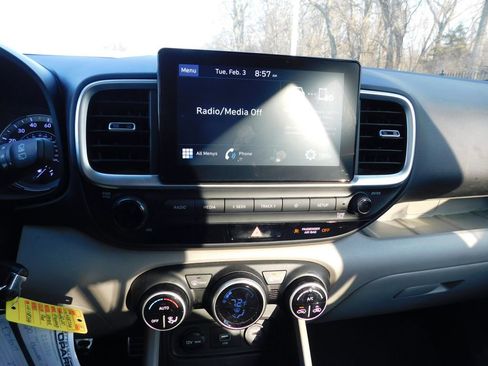 Used 2020 Hyundai Venue SEL image 9