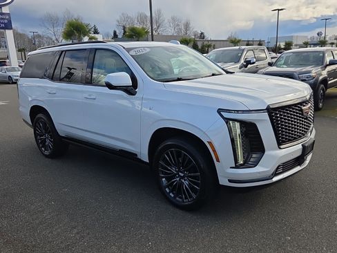 Used 2025 Cadillac Escalade Sport Platinum image 8