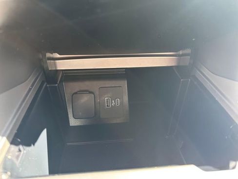 Used 2020 Ford Explorer Platinum image 25