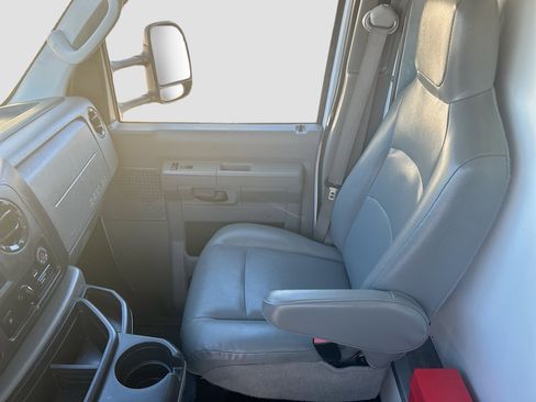 Used 2022 Ford E-350 and Econoline 350 Super Duty image 21