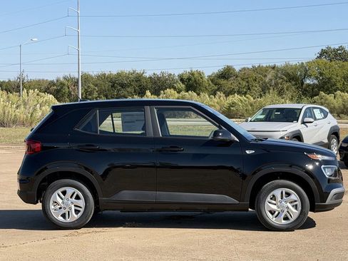 New 2026 Hyundai Venue SE image 3