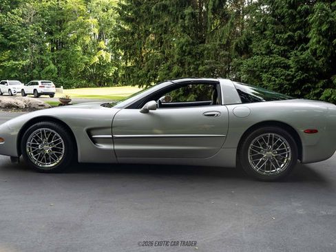 Used 1999 Chevrolet Corvette Coupe w/ Performance Handling Pkg RWD image 22