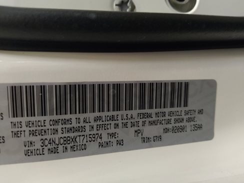 Used 2019 Jeep Compass Latitude FWD image 33