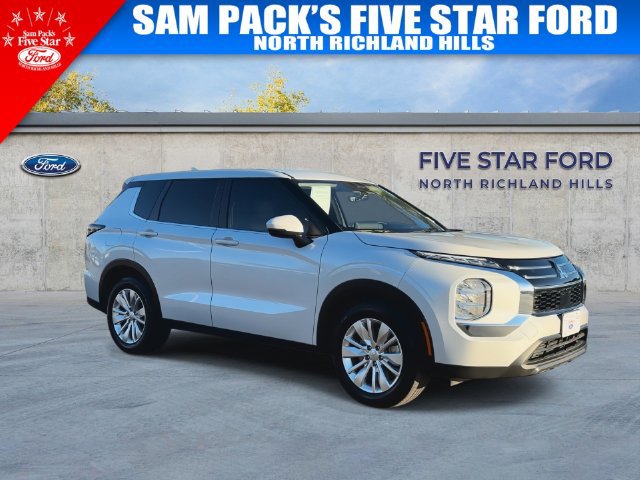 Used 2025 Mitsubishi Outlander ES FWD image 2
