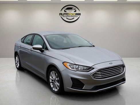 Used 2020 Ford Fusion SE image 1