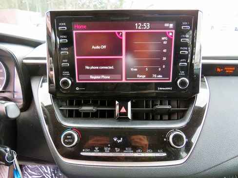 Used 2021 Toyota Corolla LE w/ Carpet Mat Package (TMS) image 27