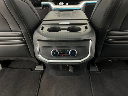 Used 2025 Ford Expedition Platinum image 22