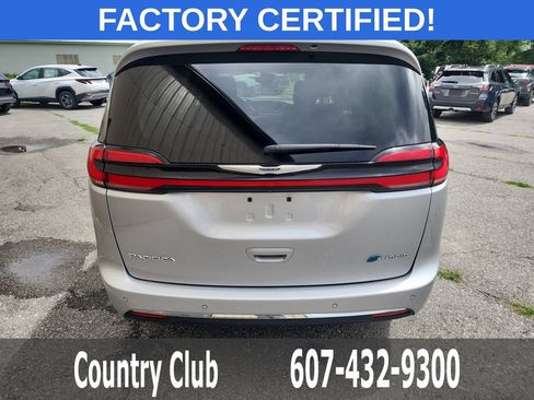 Used 2023 Chrysler Pacifica Touring-L FWD image 7
