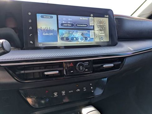 Certified 2025 Nissan Kicks SR FWD image 12