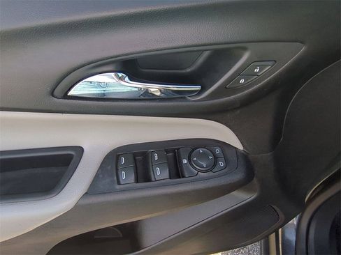 Used 2019 Chevrolet Equinox LS image 22