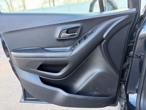 Used 2022 Chevrolet Trax LS w/ Tint and Cruise Package image 18