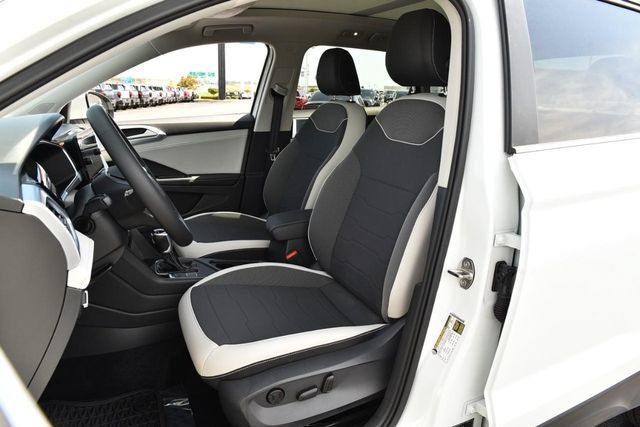 Used 2025 Volkswagen Taos SE w/ Panoramic Sunroof Package FWD image 18