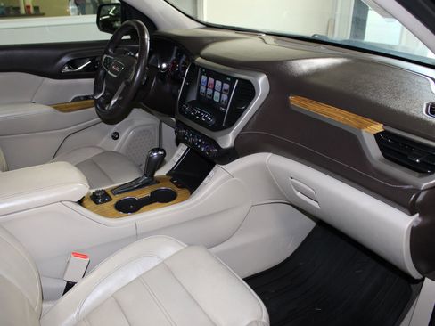 Used 2017 GMC Acadia Denali w/ Technology Package AWD/4WD image 35