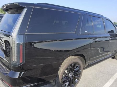 Used 2025 Cadillac Escalade ESV Sport Platinum w/ LPO, ONYX Package AWD/4WD image 4